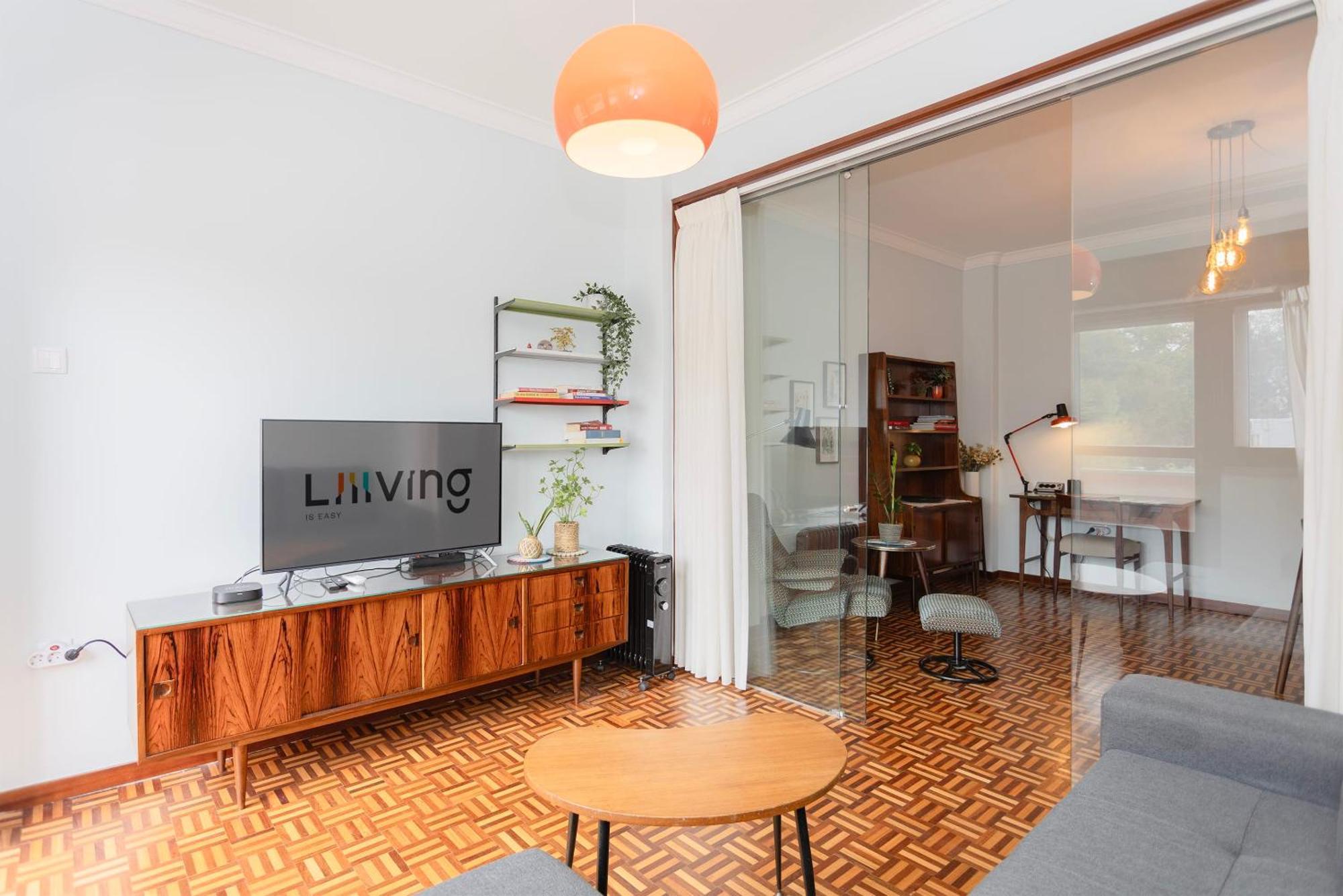 Liiiving In - Vintage Design Apartment