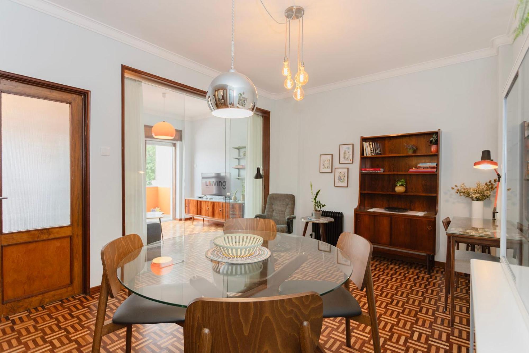 Apartment Liiiving In - Vintage Design