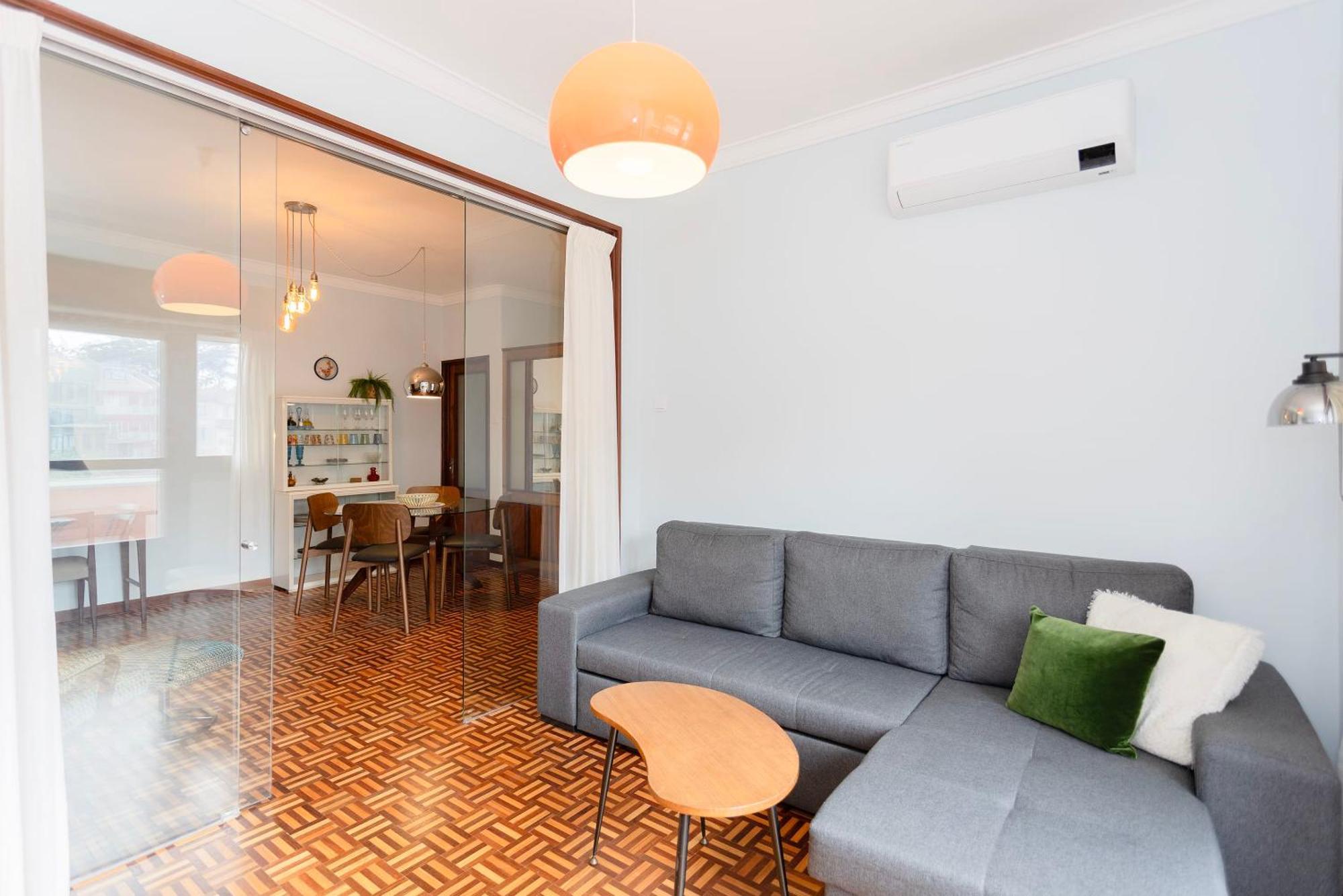 Apartment Liiiving In - Vintage Design *