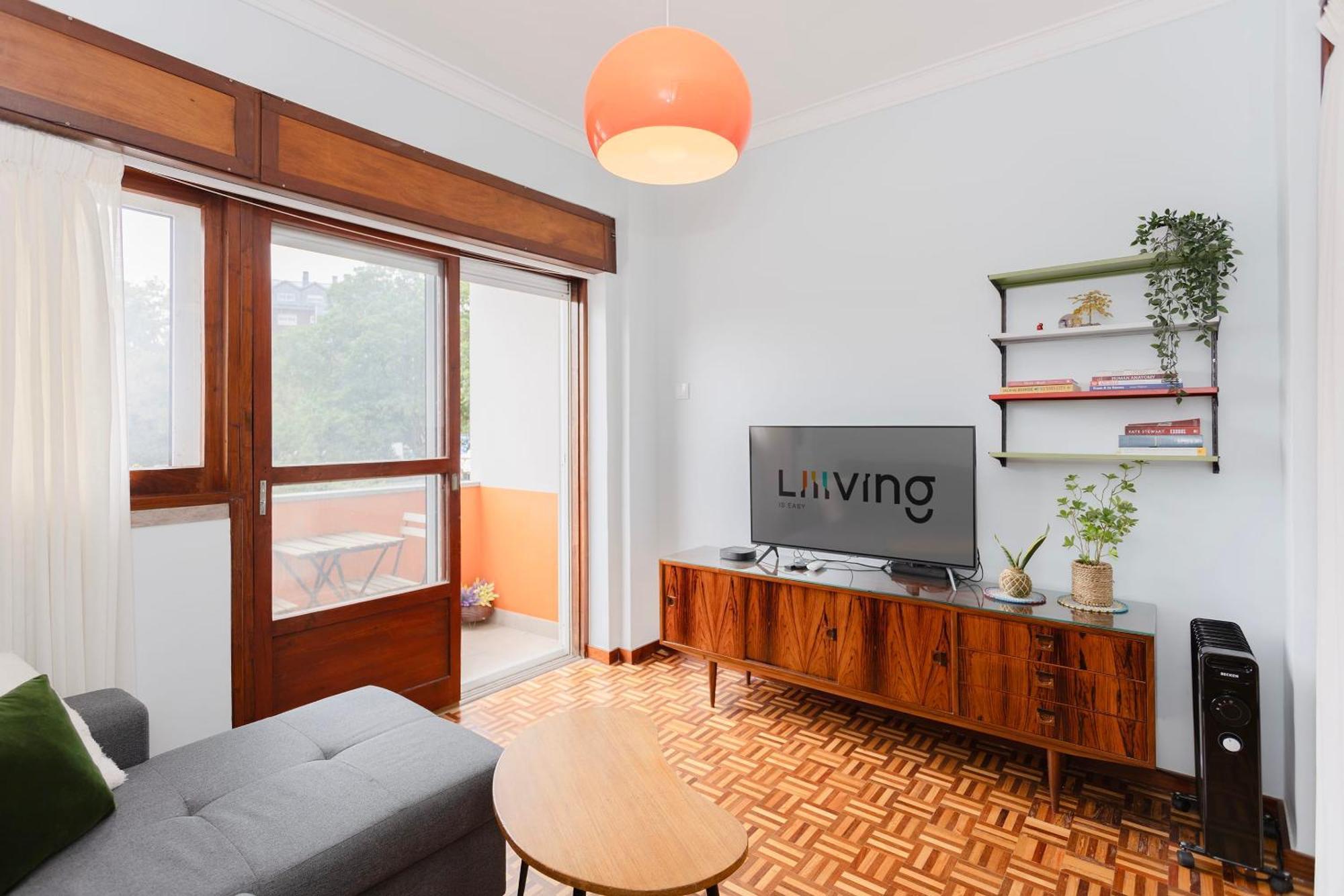 Apartment Liiiving In - Vintage Design *