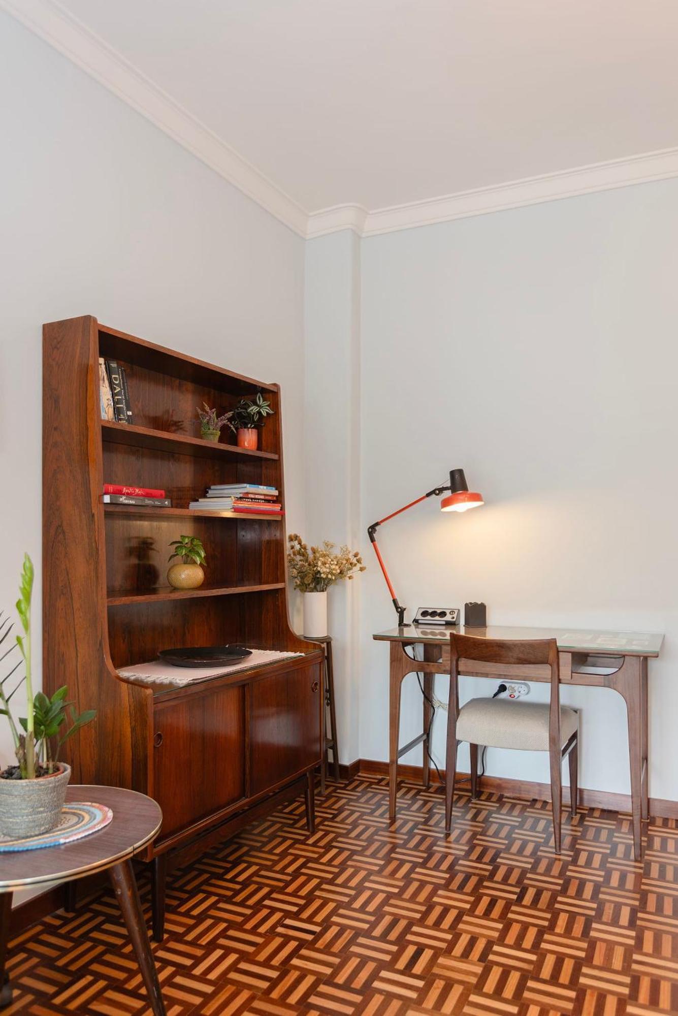 Liiiving In - Vintage Design * Porto